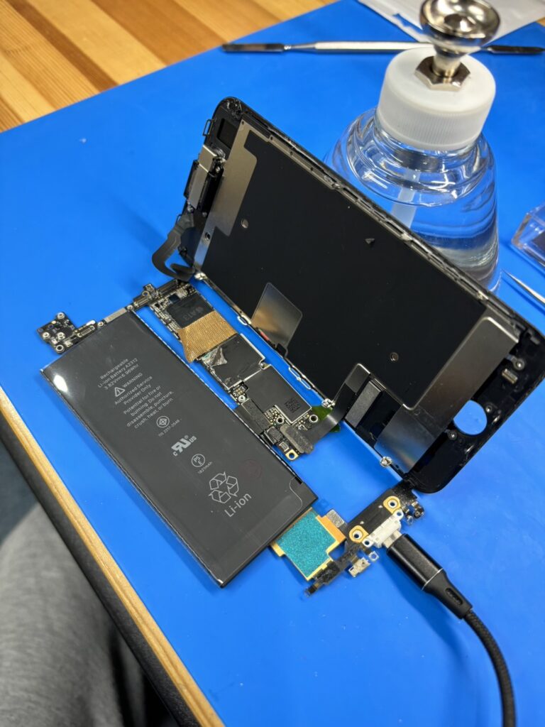 iPhone基板にパーツをつけて起動させる