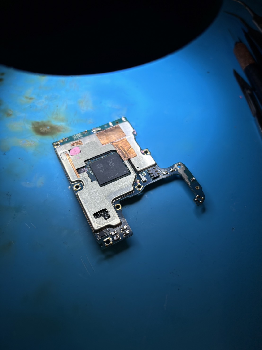 【ニック】iPhone15 128GB 起動不可 基板修理 部品取用 iPhone 15 ロジックボードの交換 - iFixit 修理ガイド