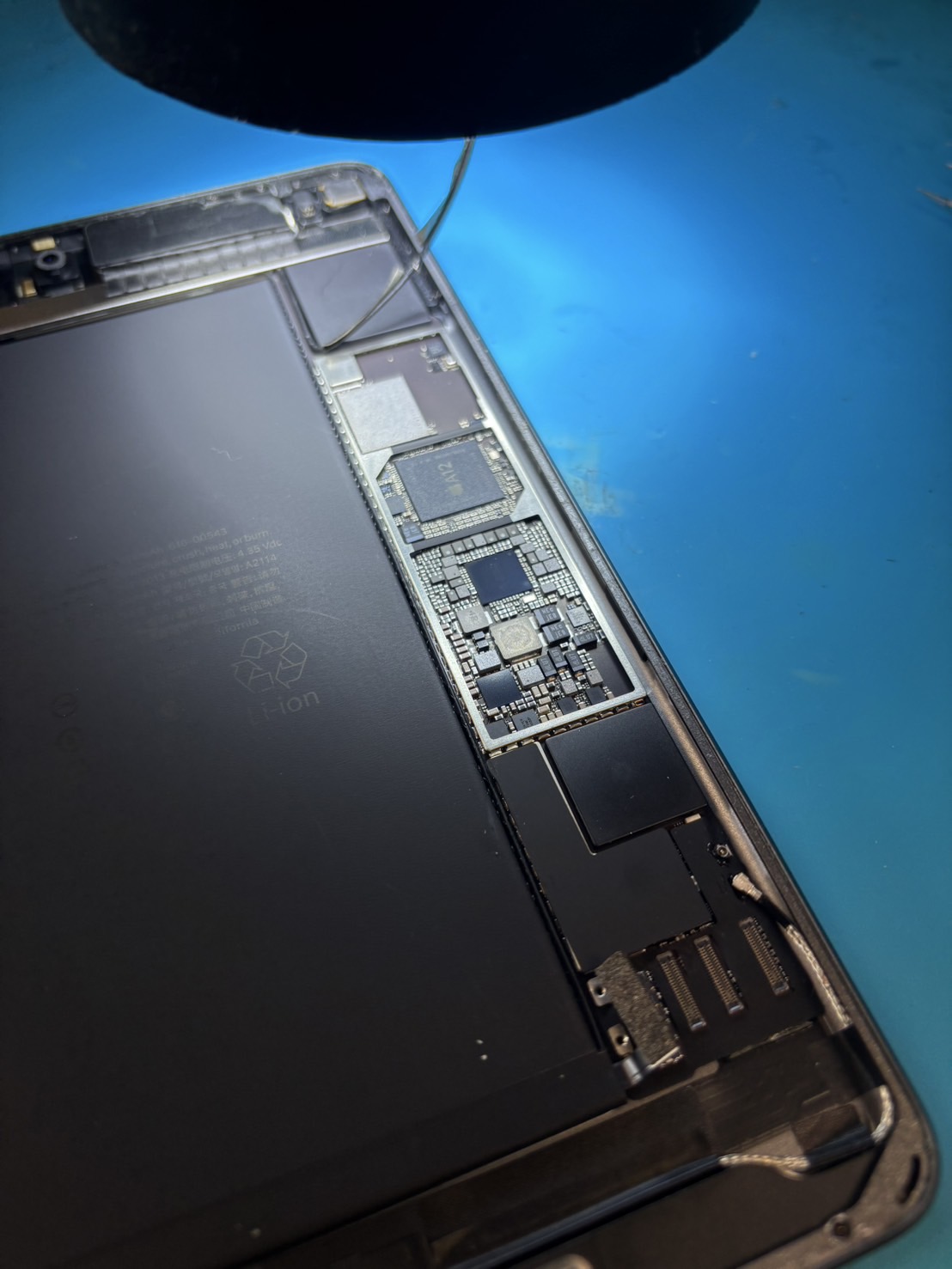 iPadmini5電源が入らなくなった「iPad基板修理」 - iPhone／iPad