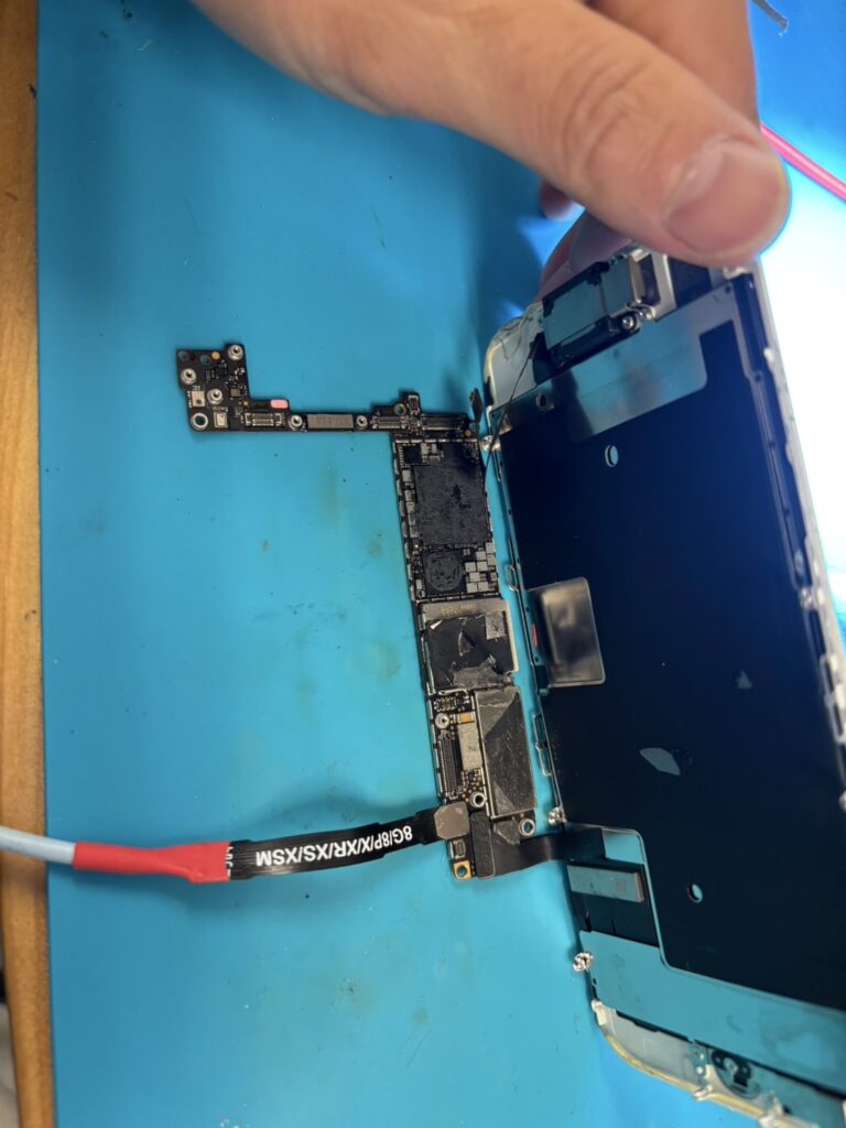 iPhone基板のみで起動