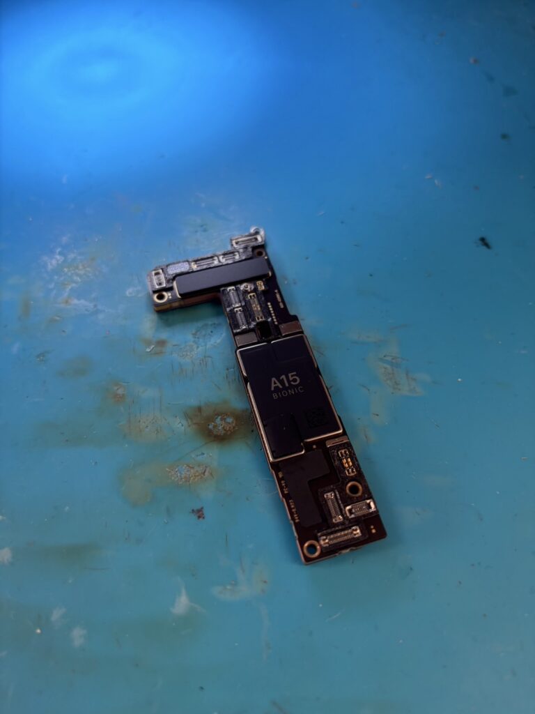iPhone14メイン基板