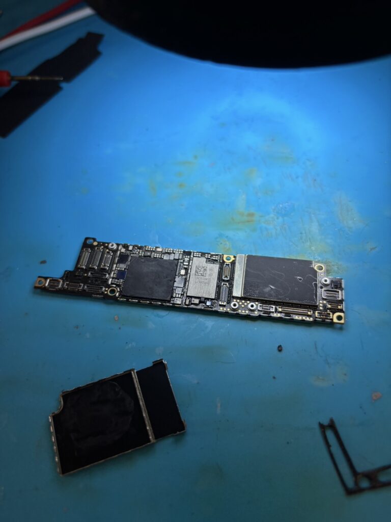 iPhone基板シールド外した