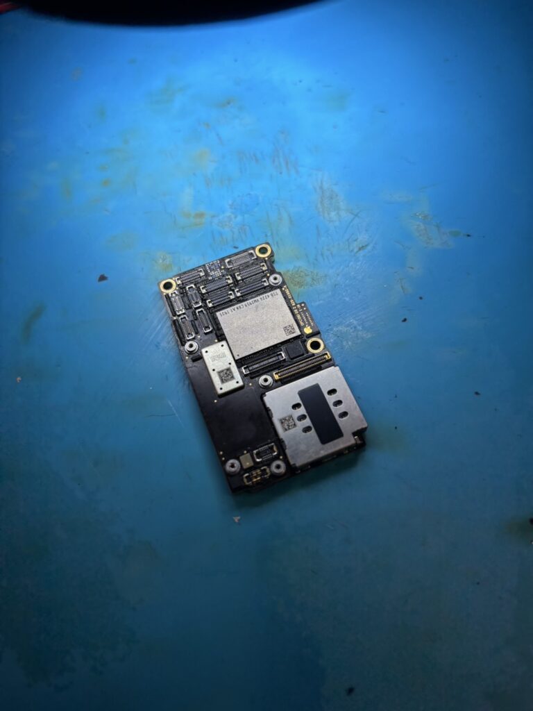 iPhone11pro基板