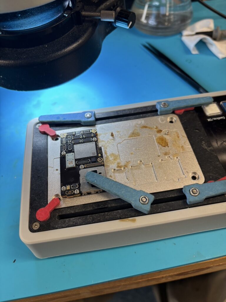 iPhone11Pro基板分離