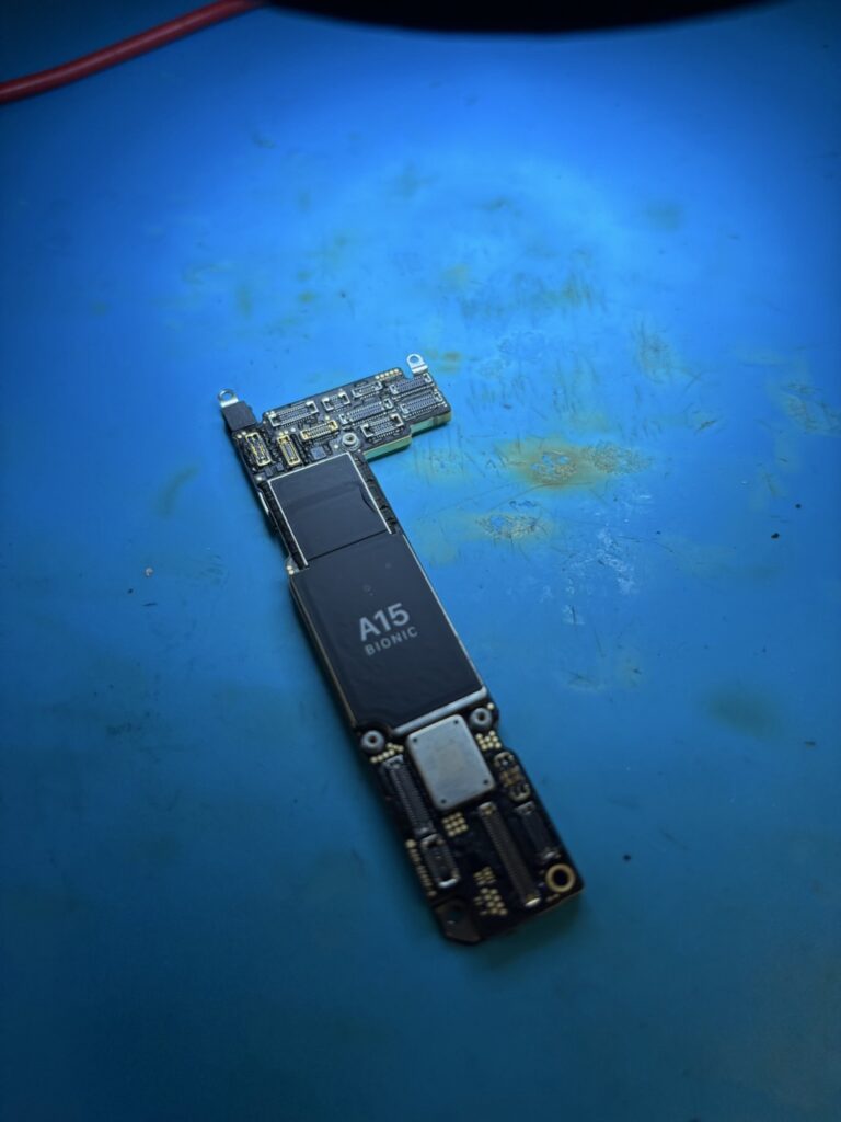 iPhone13基板