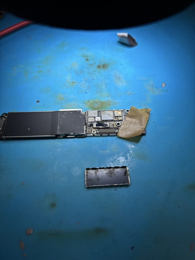 iPhoneSE3基板