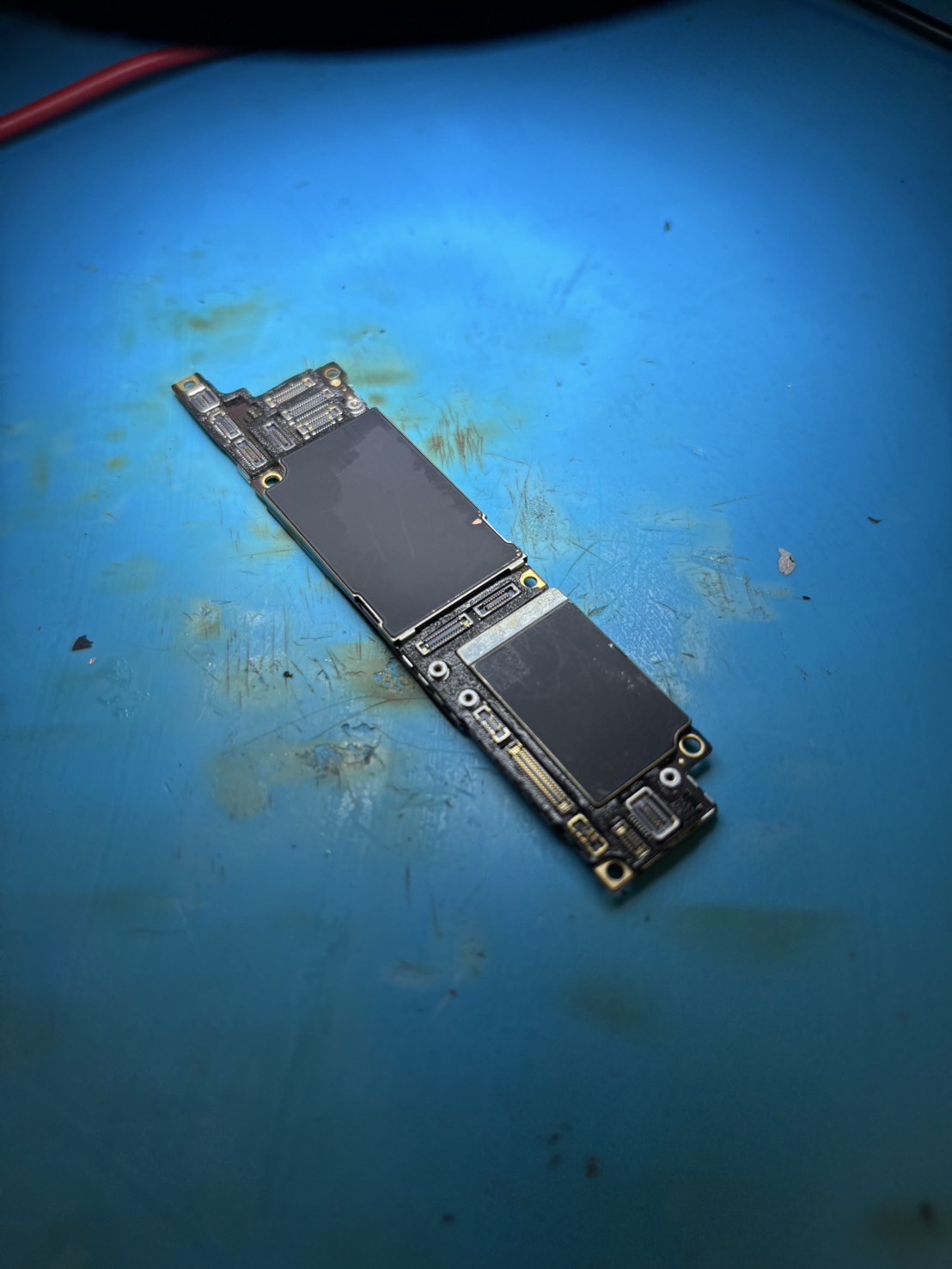 iPhoneXr突然の起動不良を解決！NAND近くのコンデンサショートによる