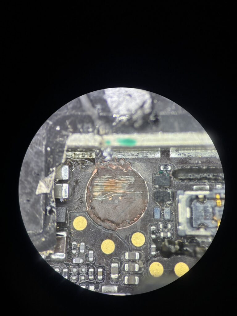 iPhone基板修理断線