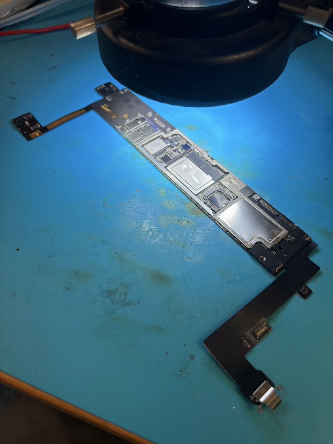 iPad Air (第5世代) ジャンク 充電不可 動作OK 初期化済 iPad Air 第5世代の充電口交換修理で充電できない症状がデータ消さずに