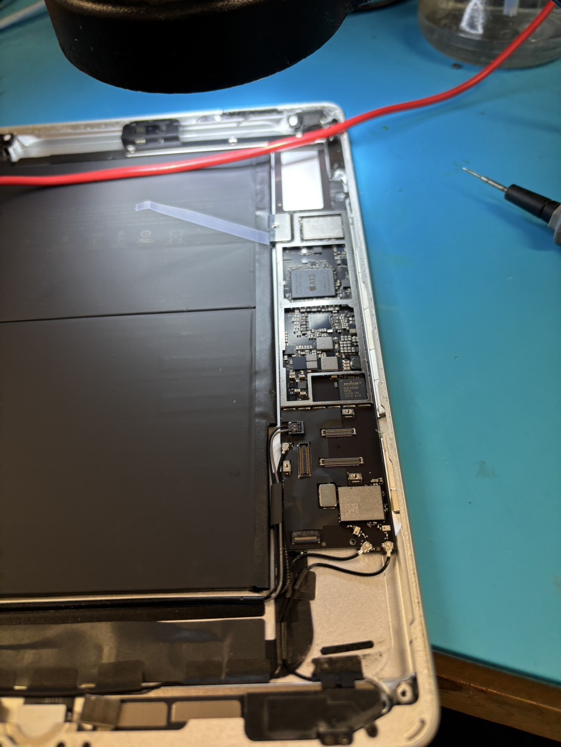 iPad第9世代の起動不良基板修理事例 - メイン給電ラインショートからの