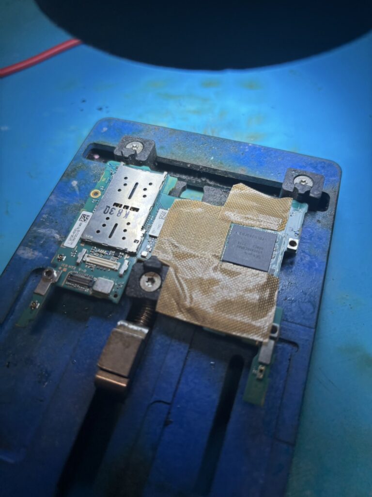 Xperia xs2起動不良基板修理