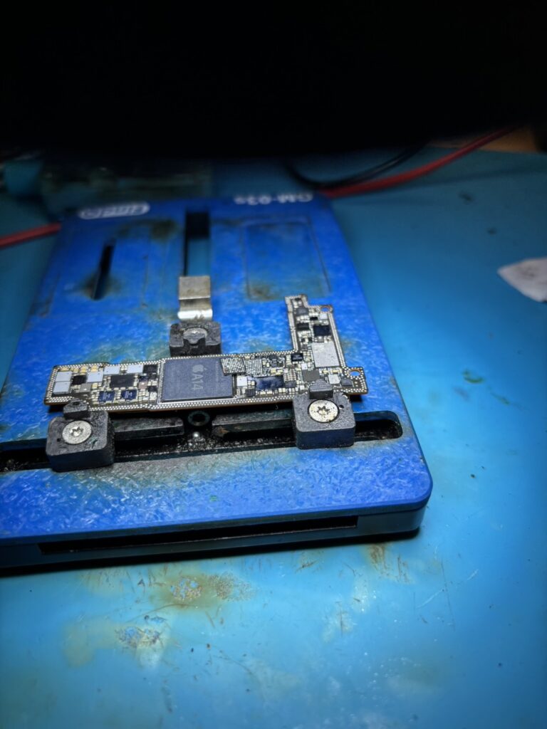 iPhone14基板修理