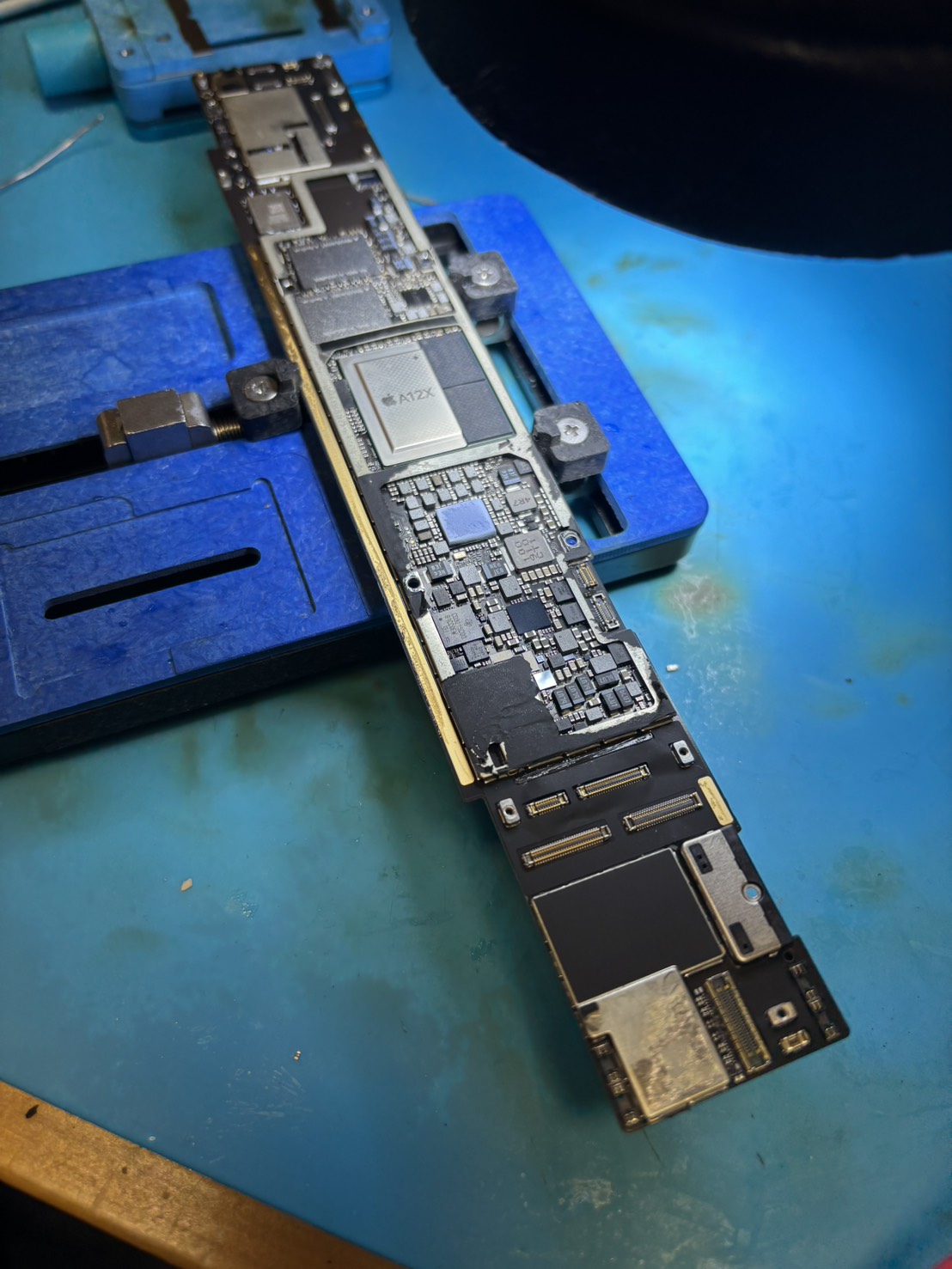 iPadPro11(第1世代)の充電不良を基板修理で復旧!データを守る精密作業
