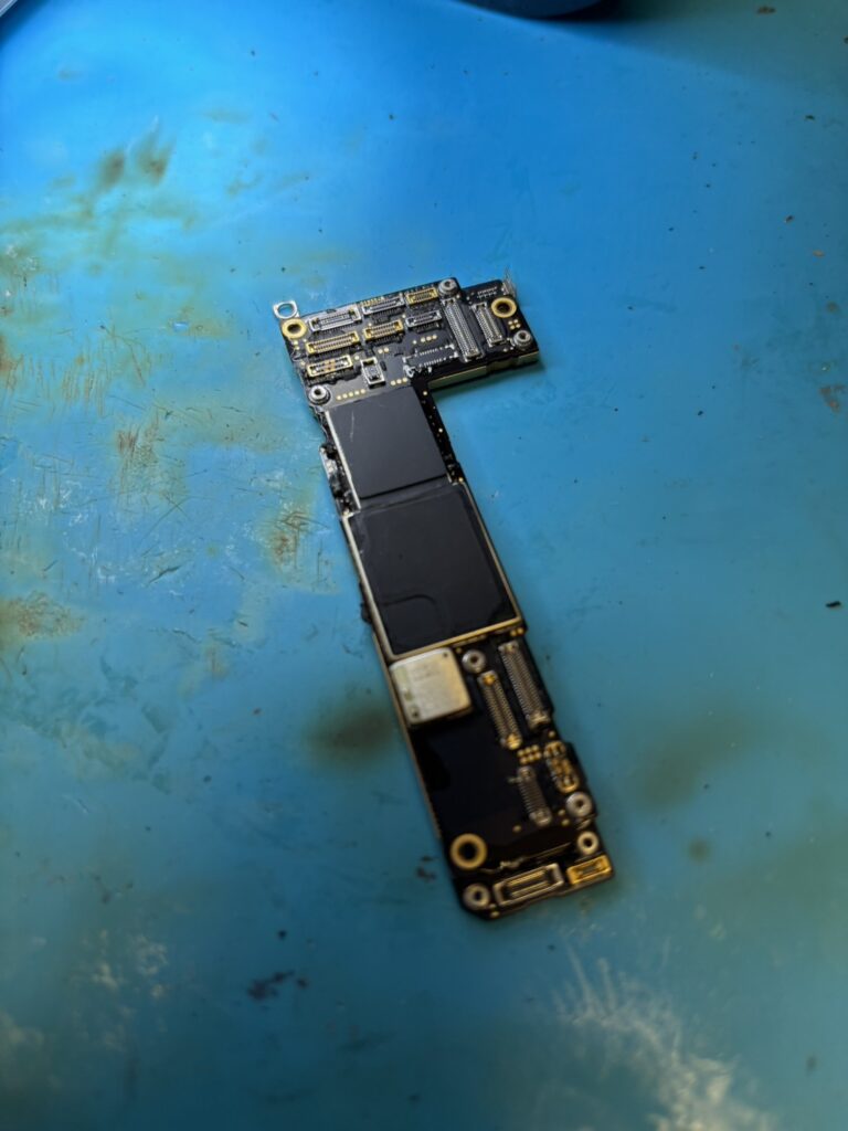 iPhone12基板修理