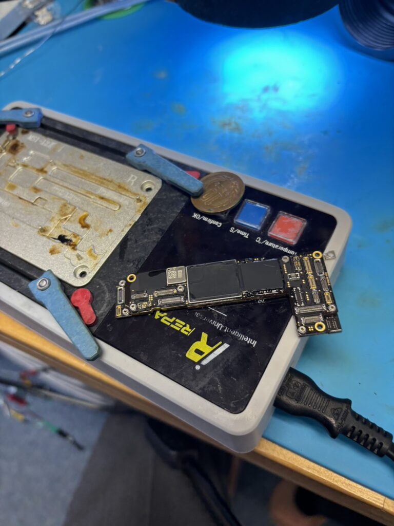 iPhone12基板修理