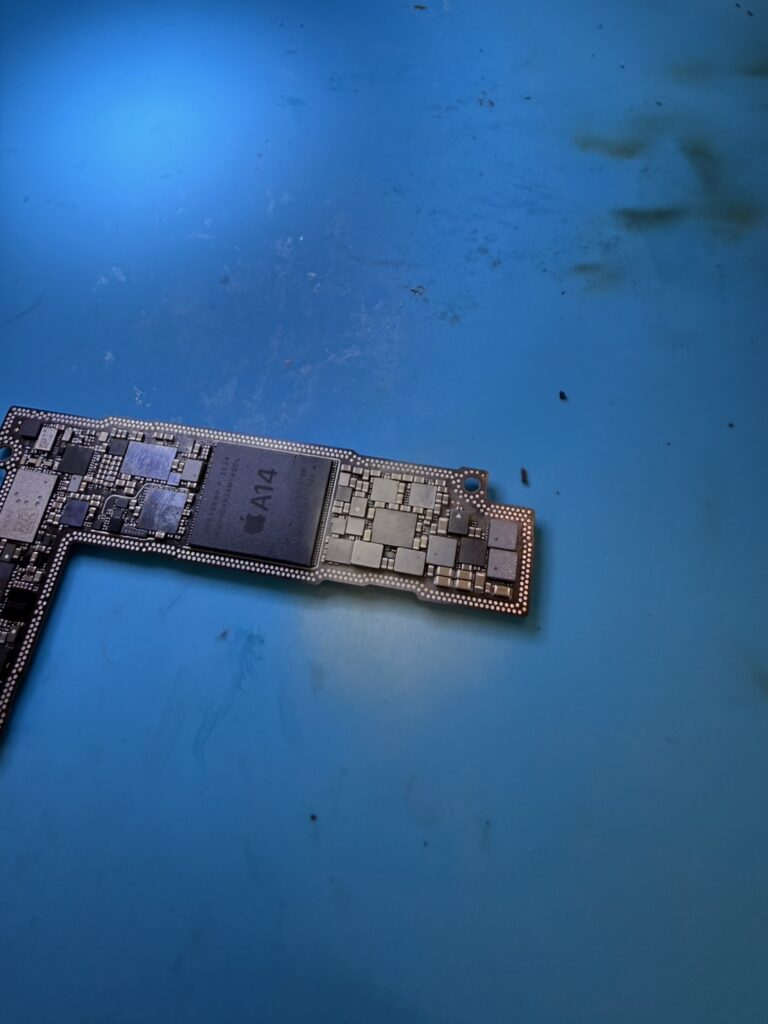 iPhone12mini基板修理