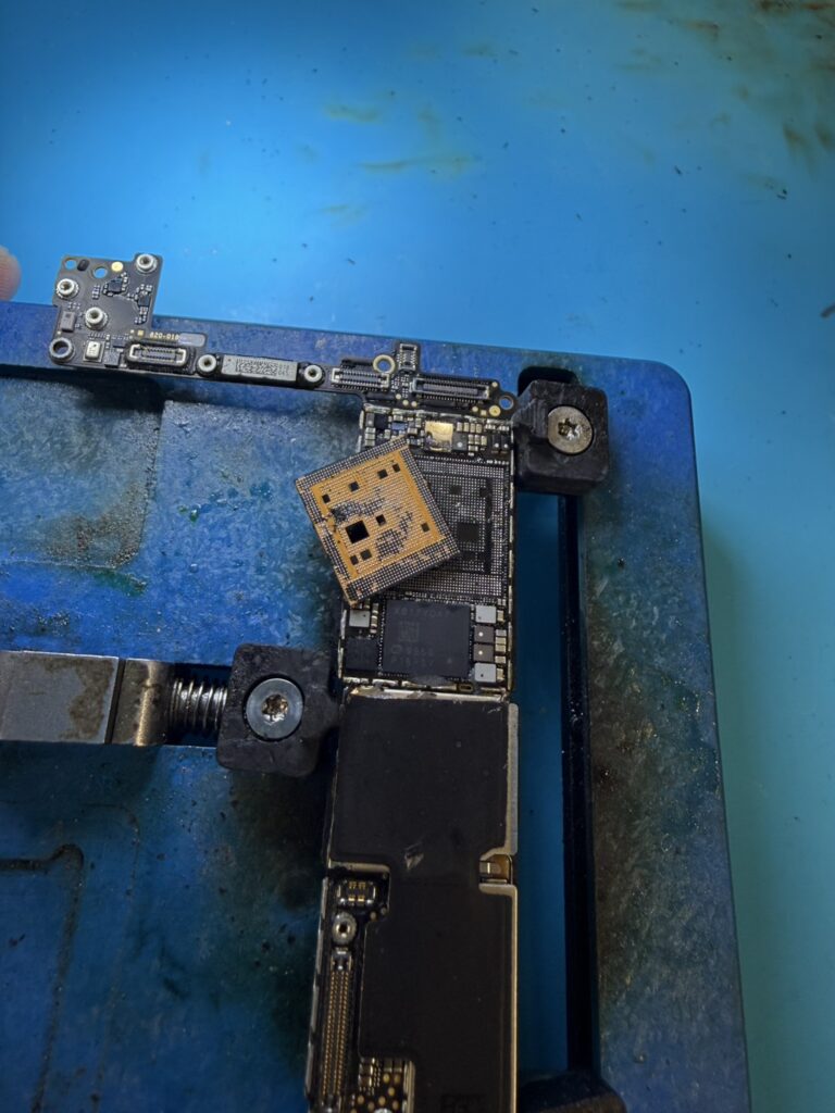 iPhoneSE2基板修理