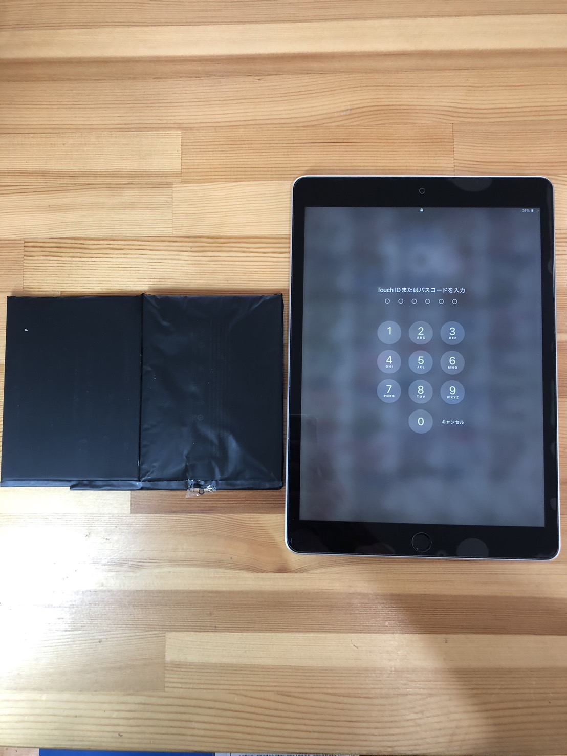 iPad｜バッテリー交換の作業風景