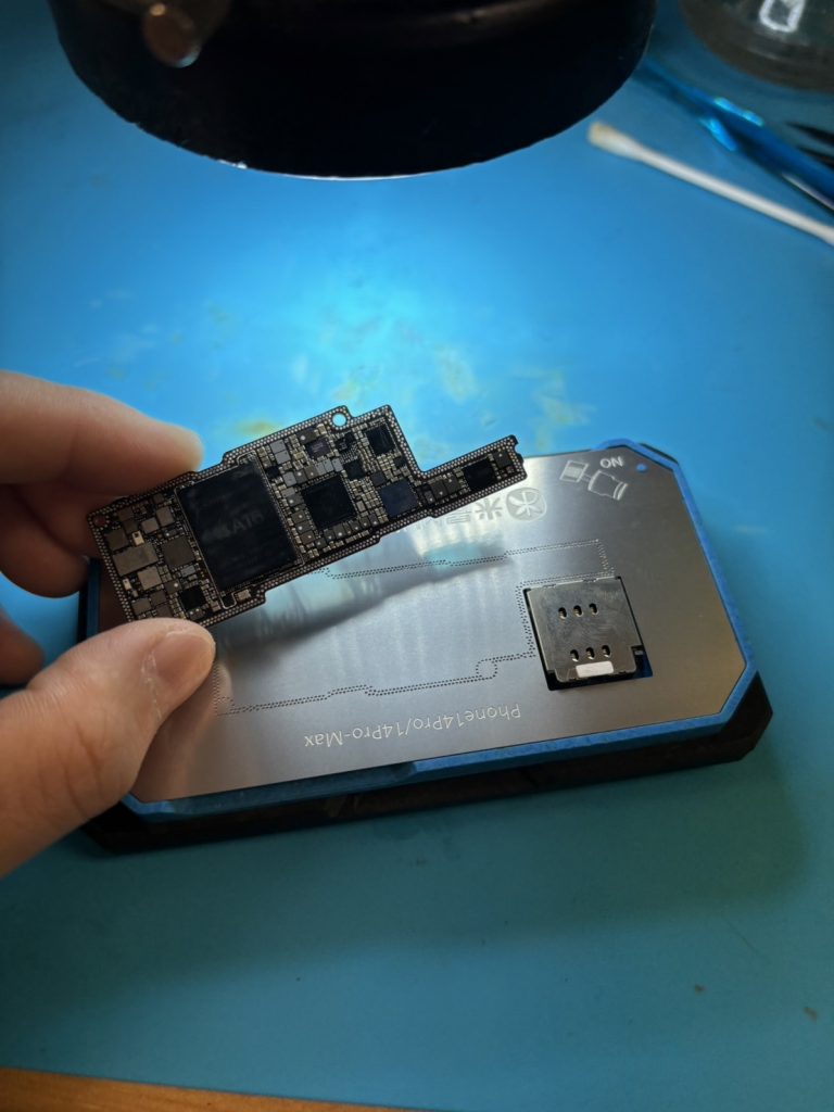 iPhone14Promaxアッパー基板