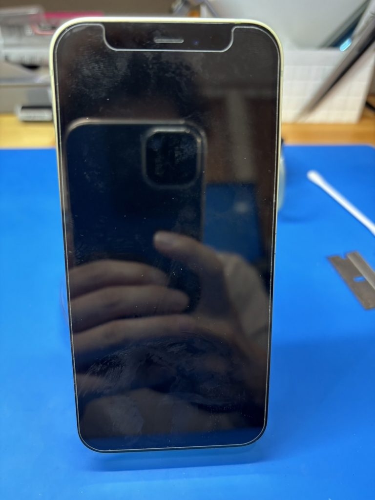 iPhone 12 mini 画面が真っ暗な状態