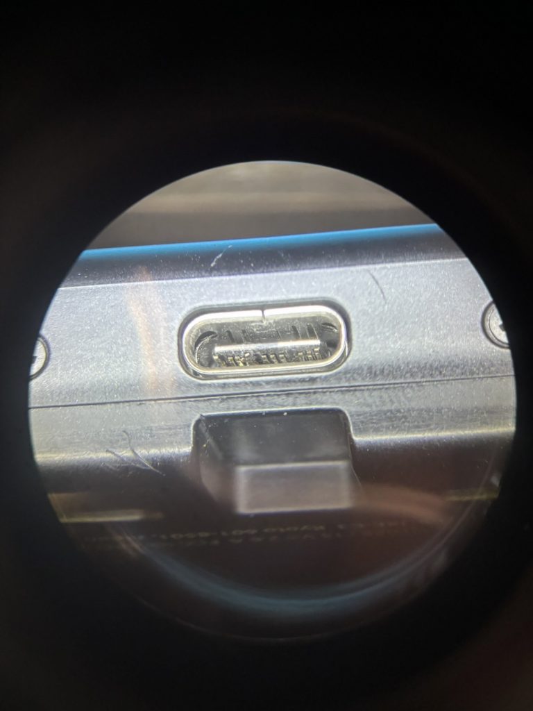 Nintendo Switch 充電口(ドックコネクタ)を顕微鏡で確認