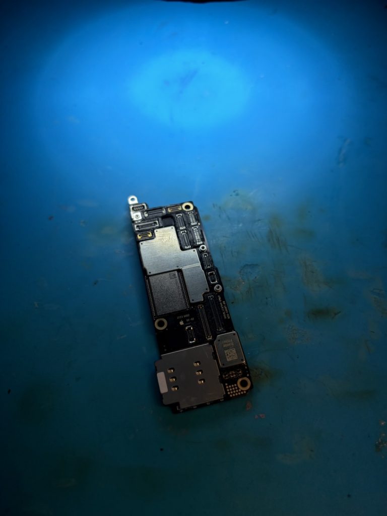 iPhone15Pro 基板修理のご依頼「iPhone基板修理」