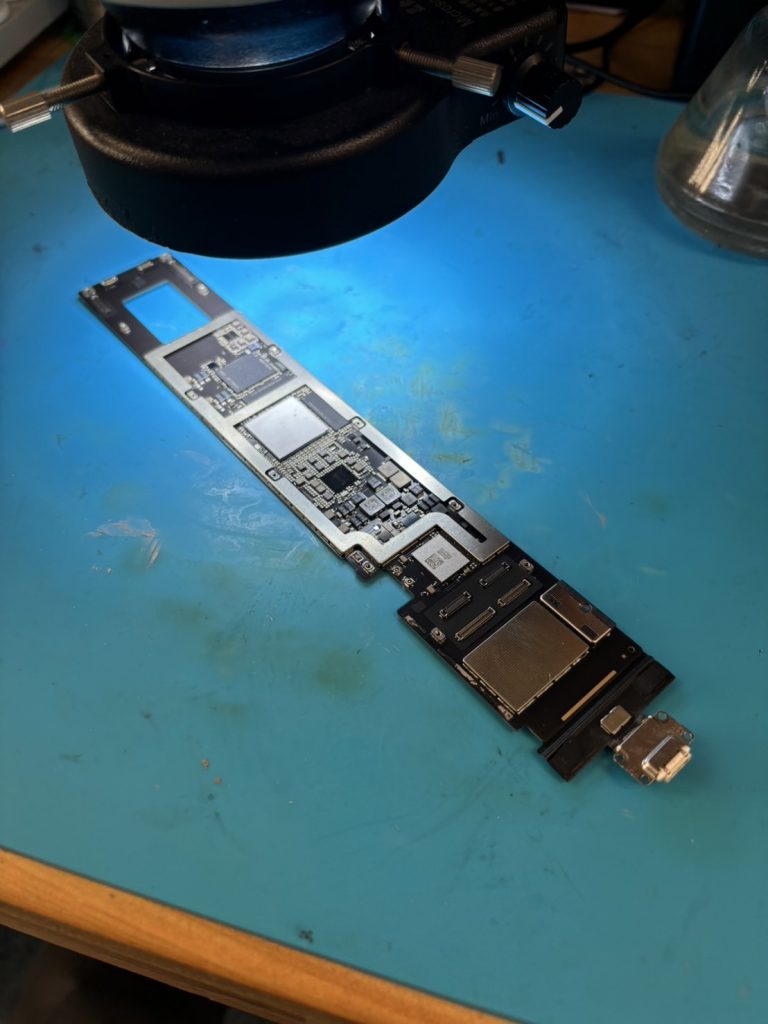 iPadPro10.5再起動を起こしてしまう iPad基板修理