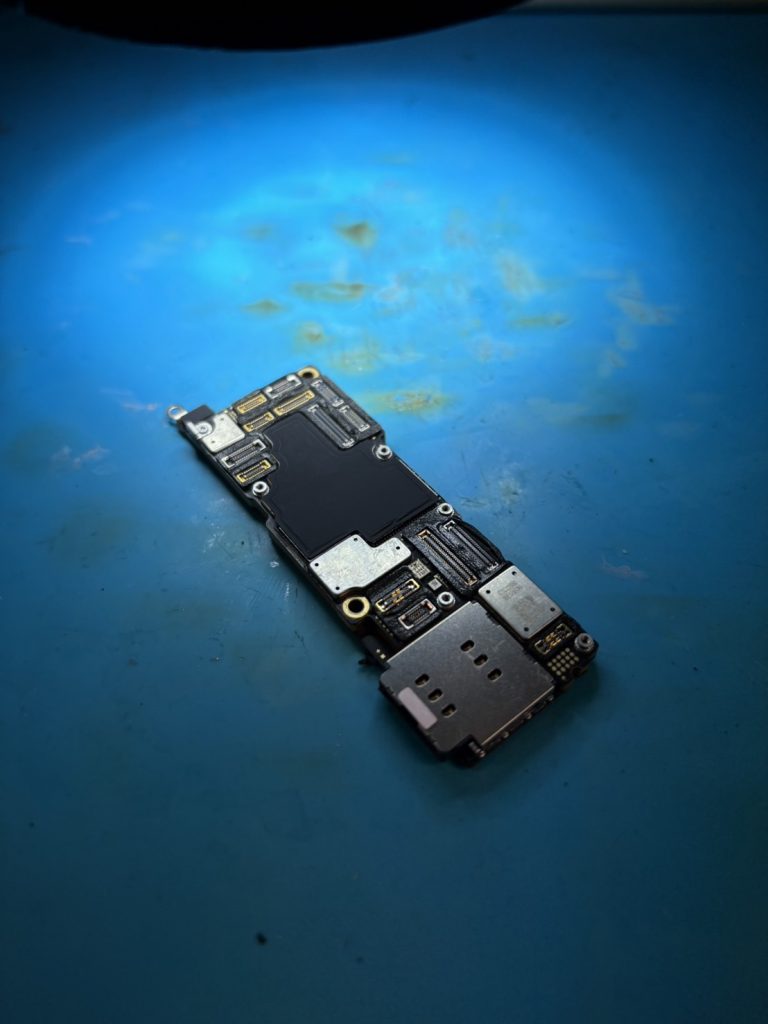 iPhone14Pro 起動不良ご依頼「iPhone基板修理」