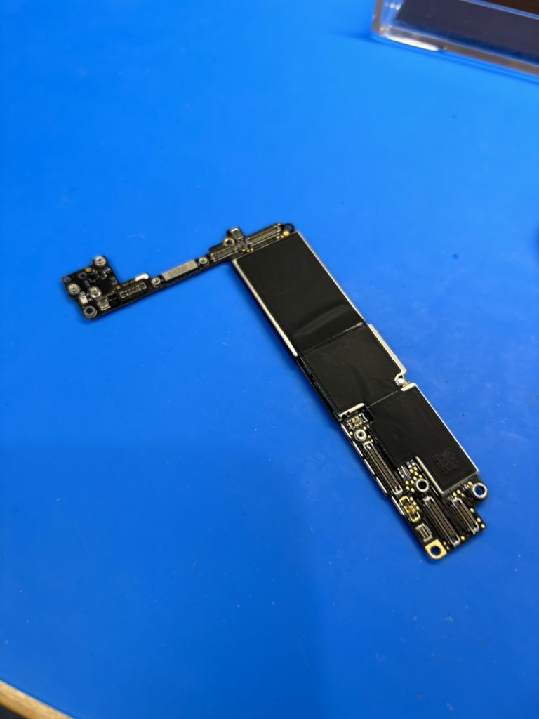 iPhoneSE2タッチ不良基板修理「iPhone基板修理」