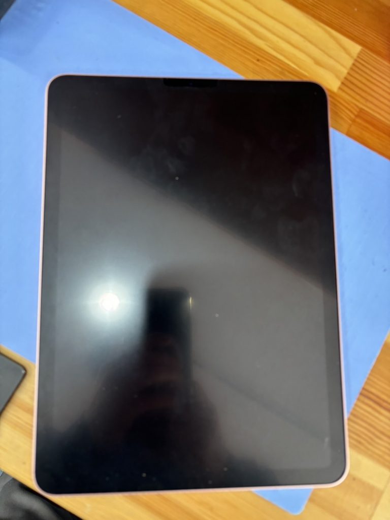 iPad Air 第4世代 充電器をさしても反応がない状態