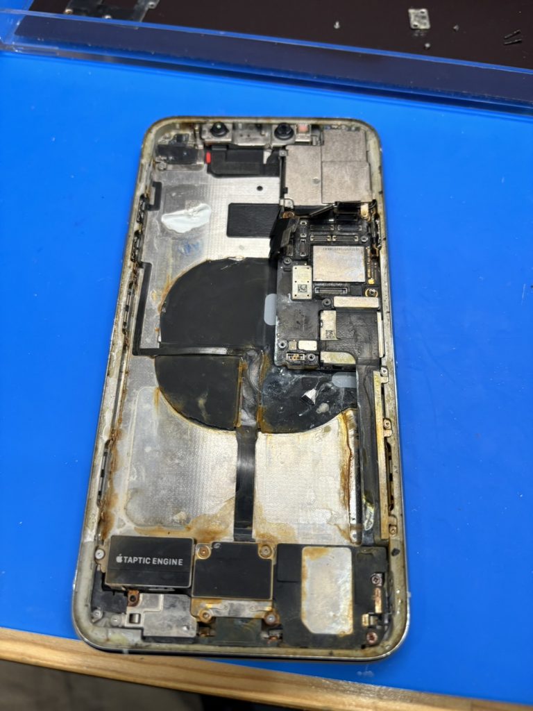 iPhone11Proデータ復旧のご依頼水没にて「iPhone基板修理」