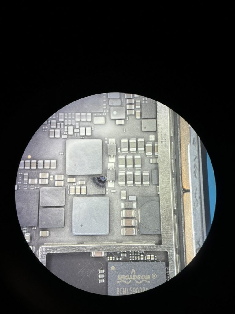 iPad 第9世代 マツヤニで発熱箇所を確認