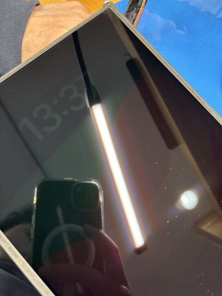 iPad 第6世代 画面が暗い様子