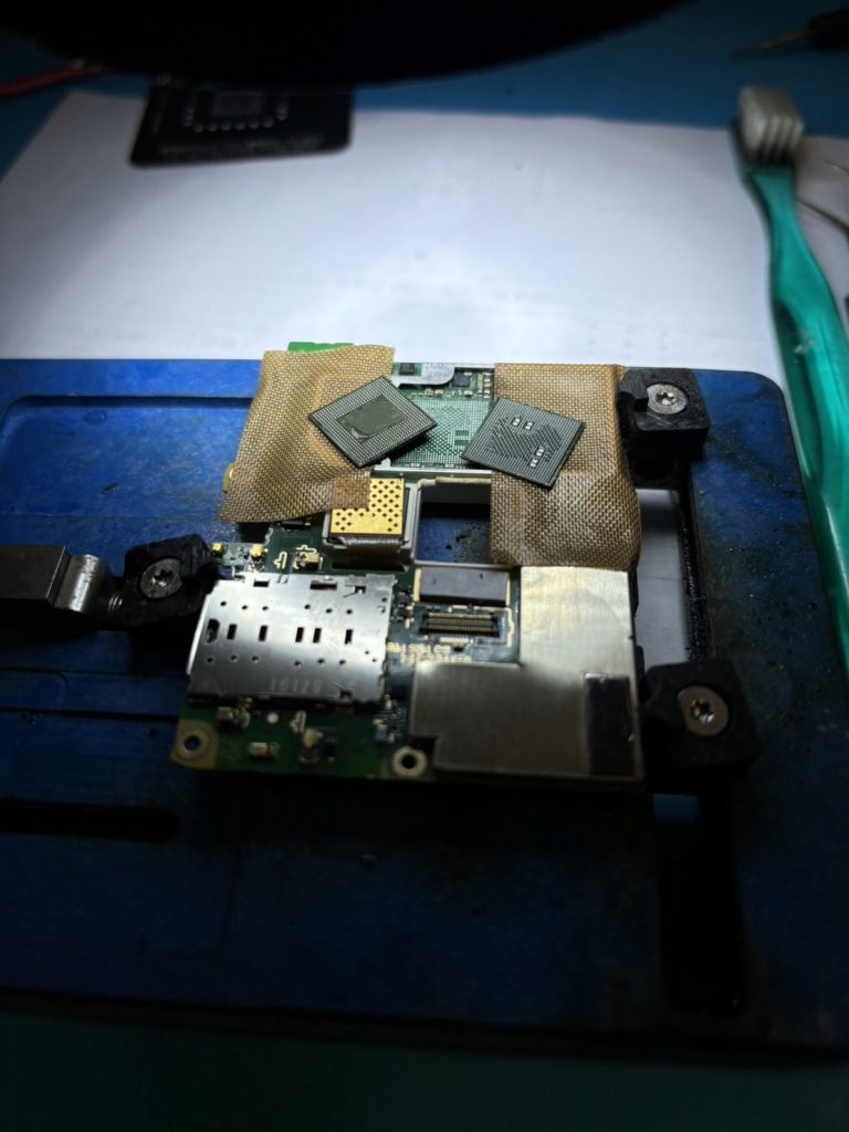 AQUOS zero2 リボール後の基板