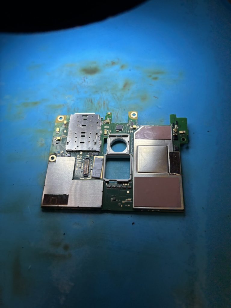 AQUOS zero2 メイン基板