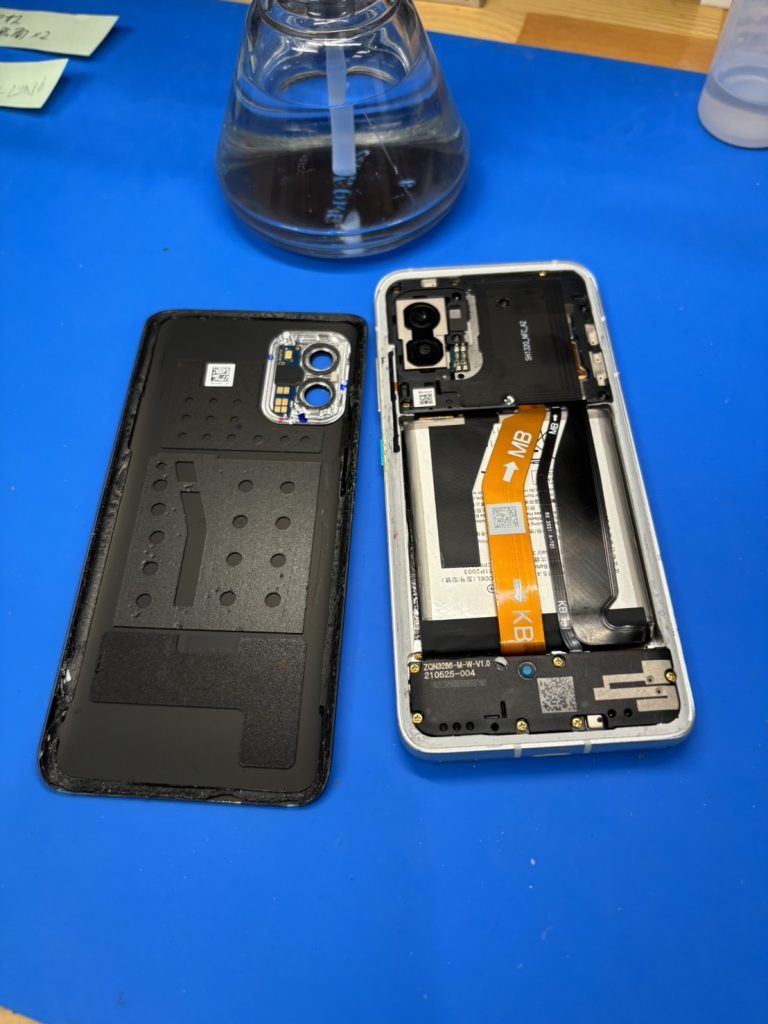ASUS Zenfone8分解