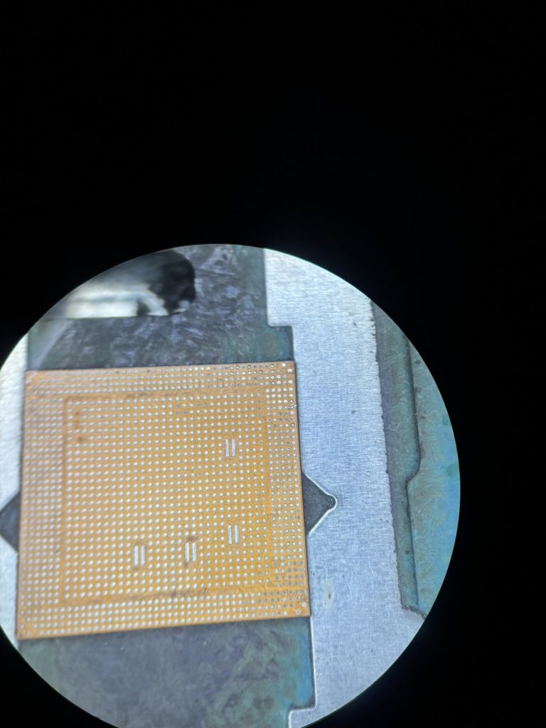 iPad CPU アンダーフィル除去後