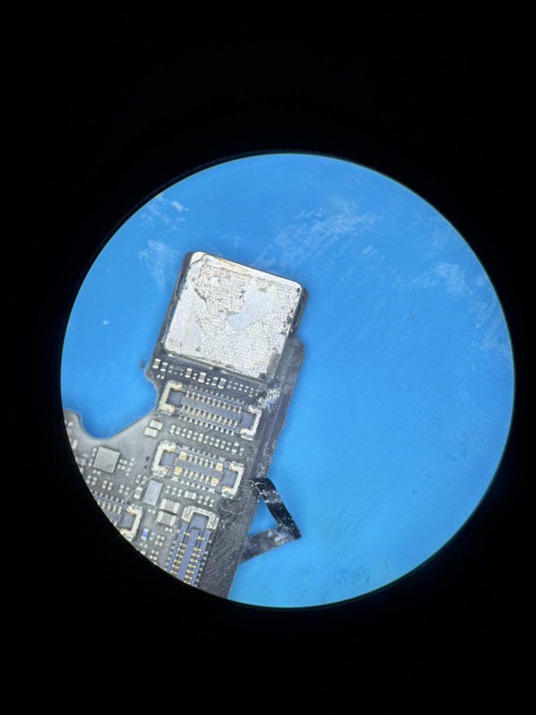 iPad Pro 11インチ 第2世代 シールドに覆われた基板