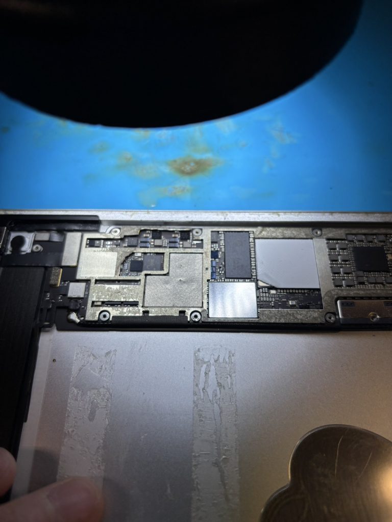 iPad Pro 9.7インチ メイン基板の調査