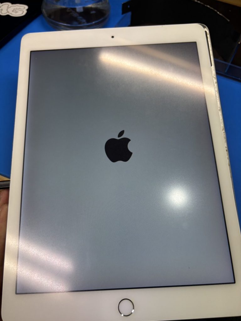 iPad Pro 9.7インチ 充電マークの表示