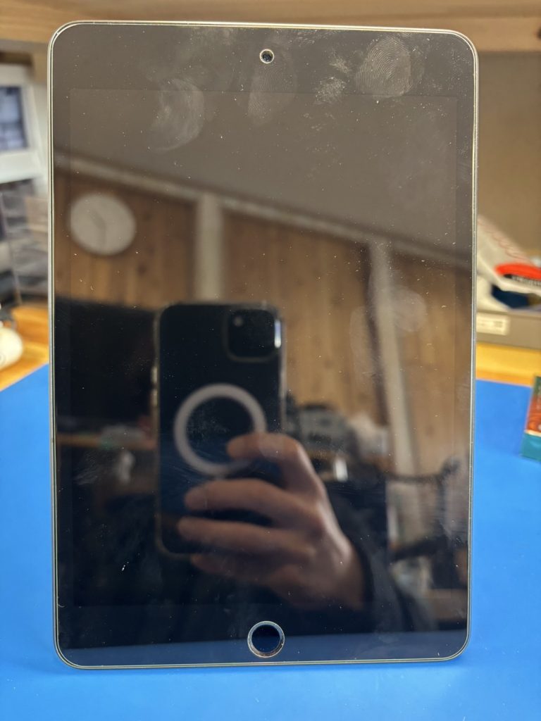 iPad mini 5 画面が真っ暗な状態
