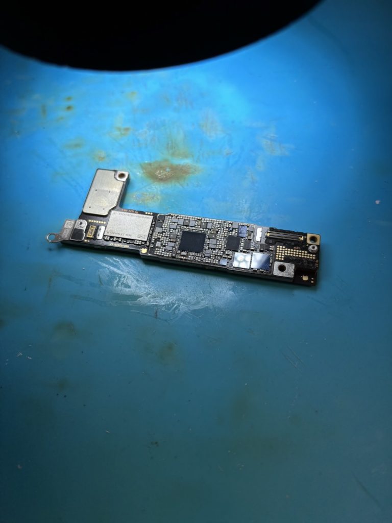iPhone15 充電できない基板修理「iPhone基板修理」