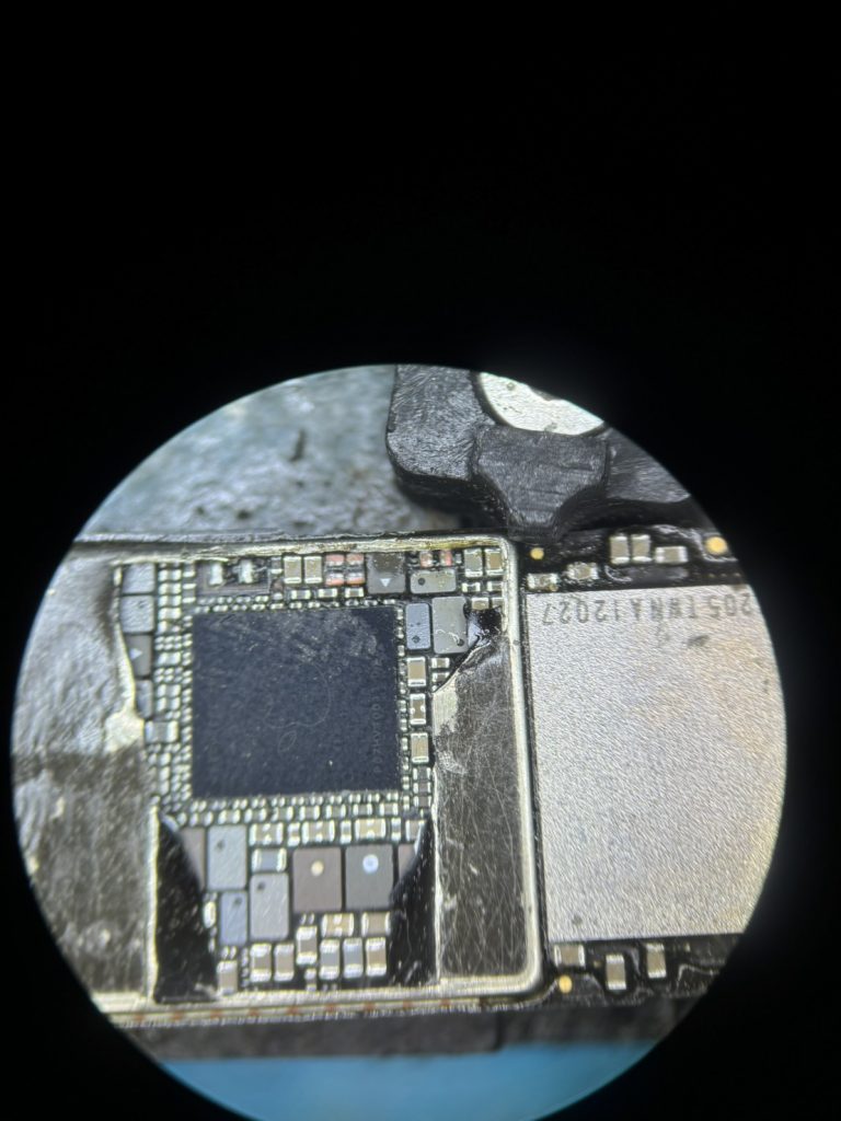 iPhone12電源ic