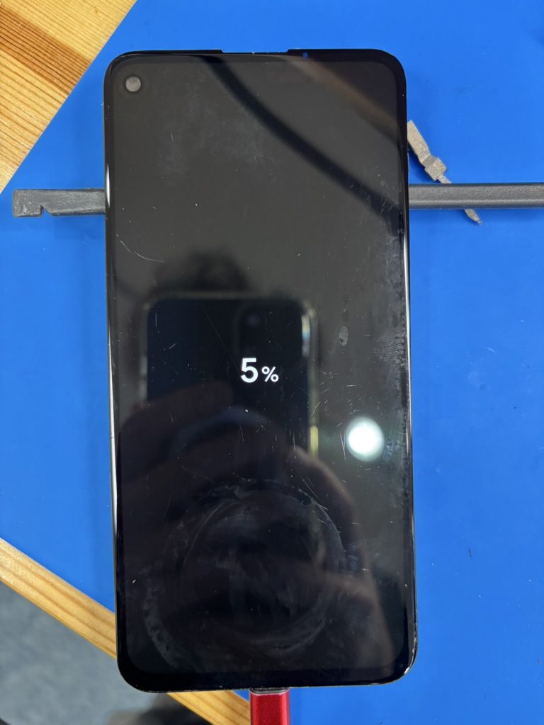 Pixel 4a 充電マークの表示