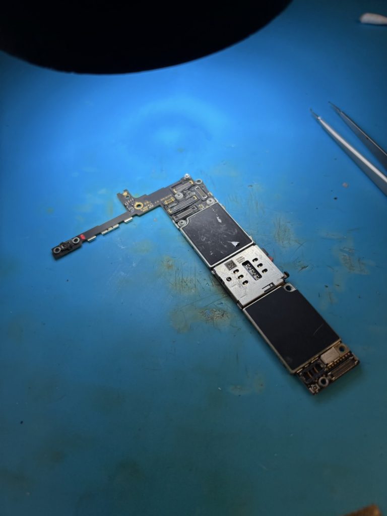 iPhone6sPlus起動しない「iPhone基板修理」