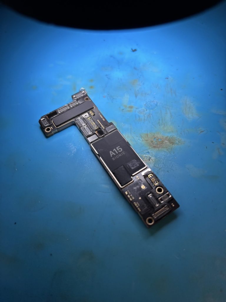 iPhone14衝撃で電源が入らなくなった「iPhone基板修理」
