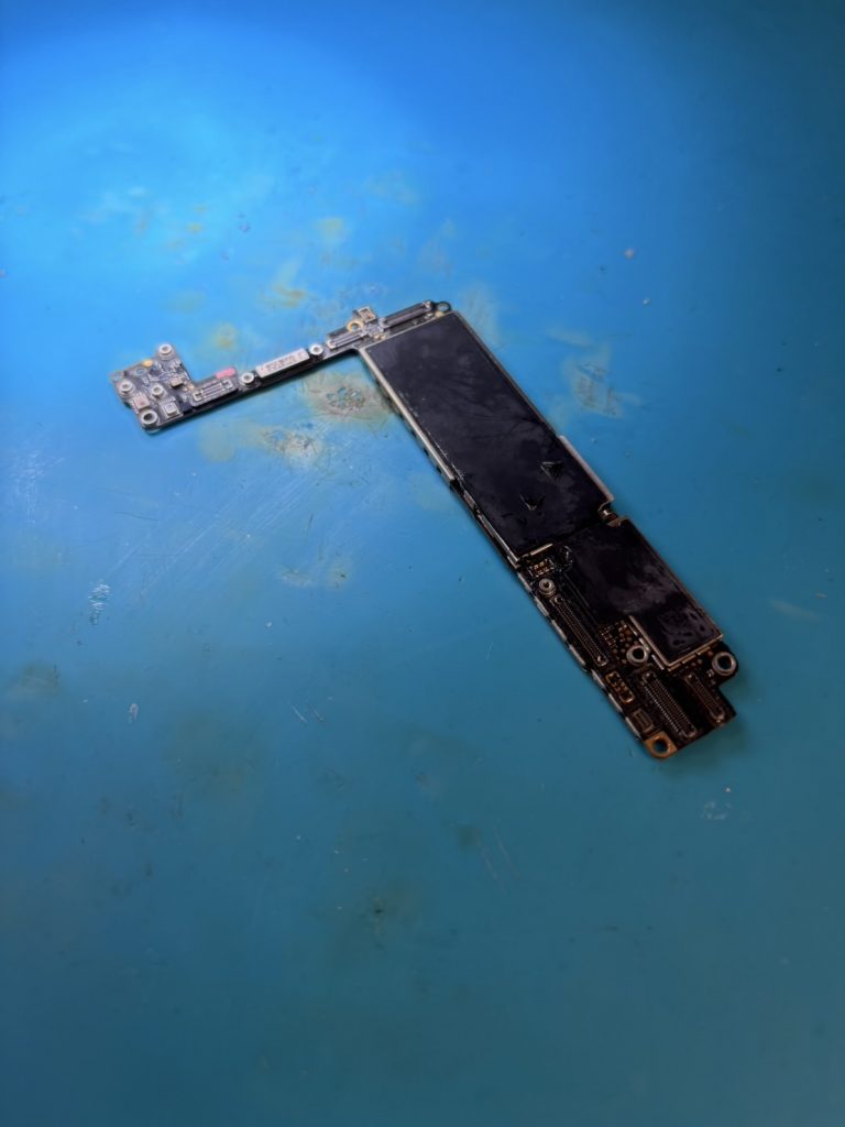 iPhone8起動しない「iPhone基板修理」