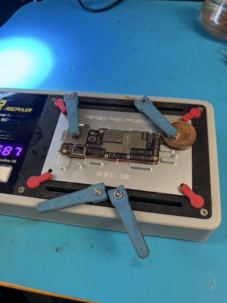 iPhone15Pro基板分離