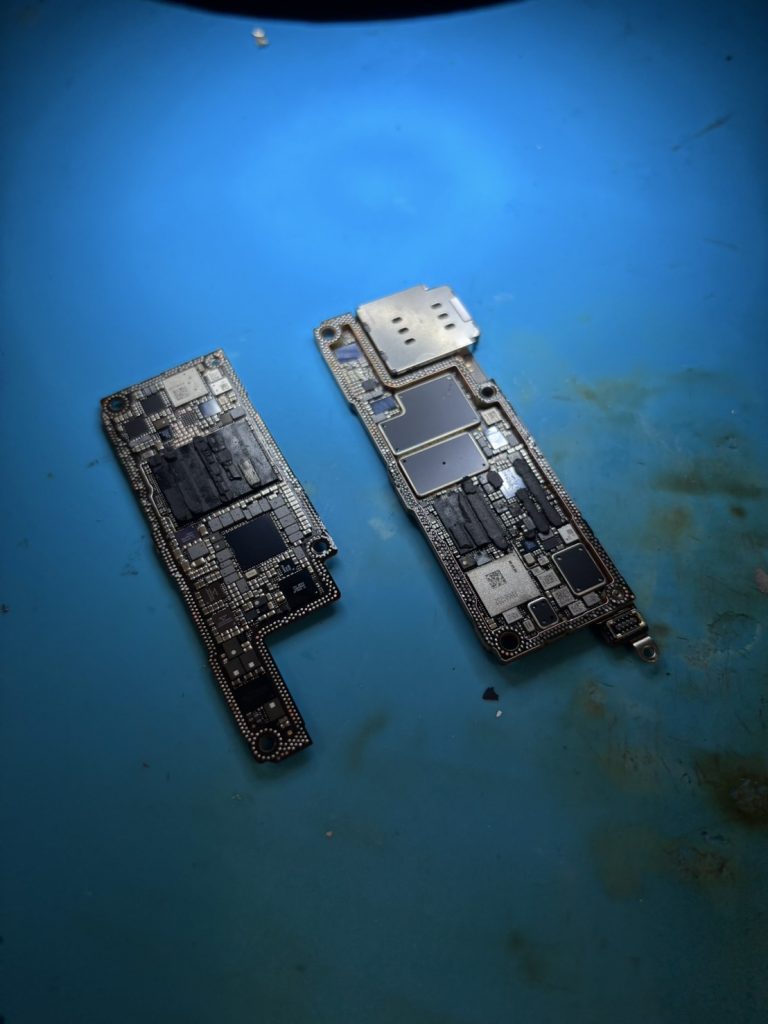 iPhone15Pro基板分離後