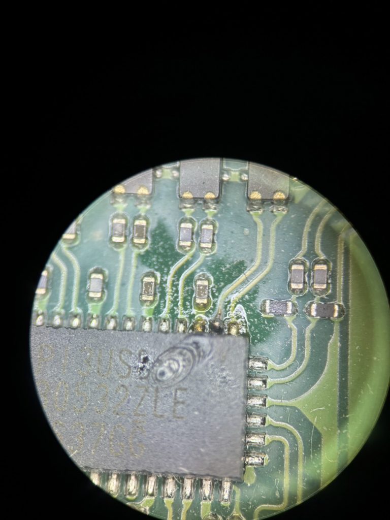 P13USB チップまわりの焼けた基板